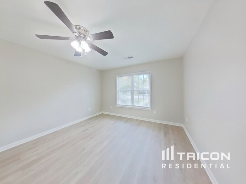 Building Photo - 1130 Waverly Pl Dr