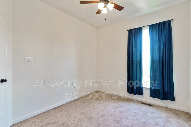 Building Photo - 213 Apricot St