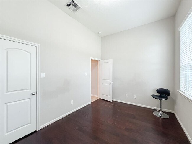Building Photo - 4714 Western Brook Dr