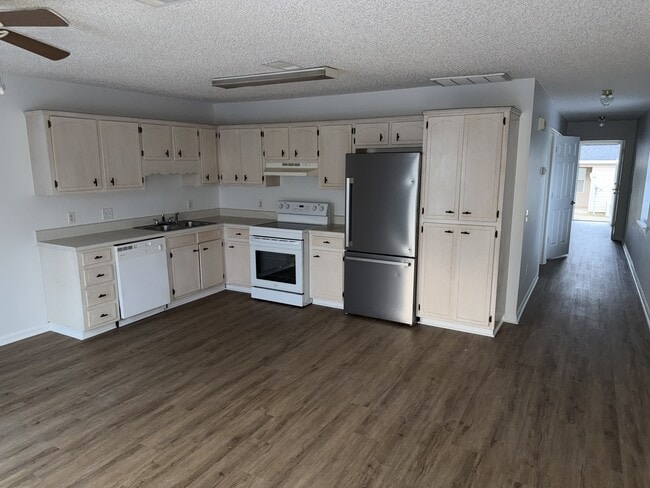 Building Photo - 2607 Cardinal St