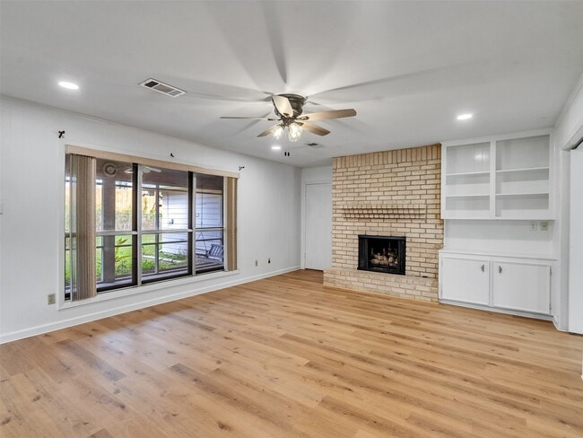 Building Photo - 418 Oakhill Dr