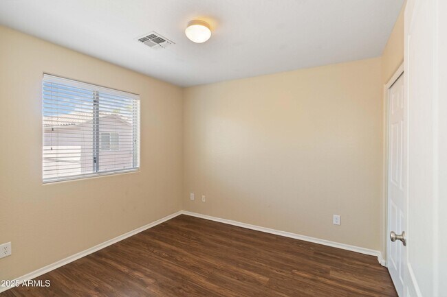 Building Photo - 10 N 88th Ave
