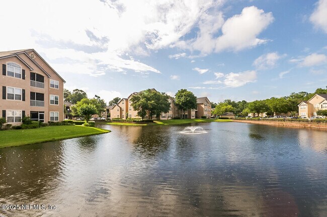 Building Photo - 13810 Sutton Park Dr N