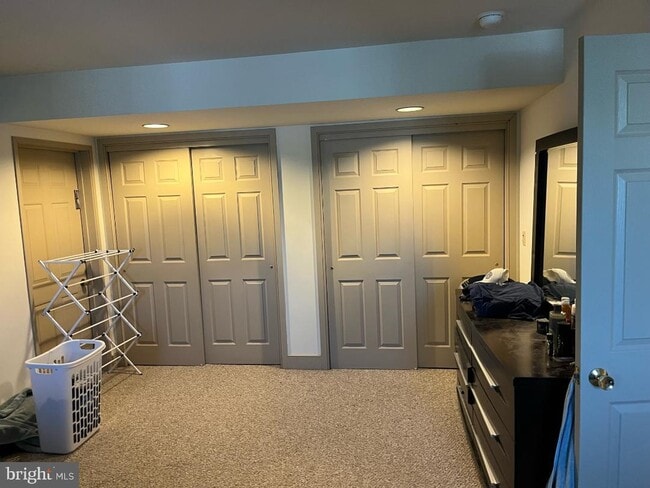 Building Photo - 1032 N Easton Rd