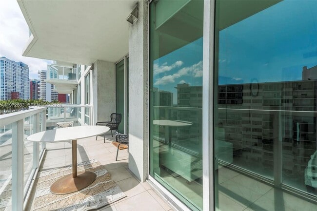 Building Photo - 218 SE 14th St