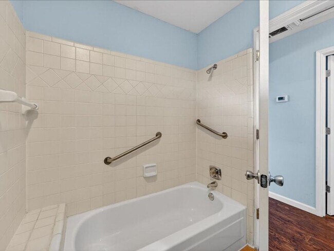 Building Photo - 2 bedroom 2bathroom Duplex Arlington 76017