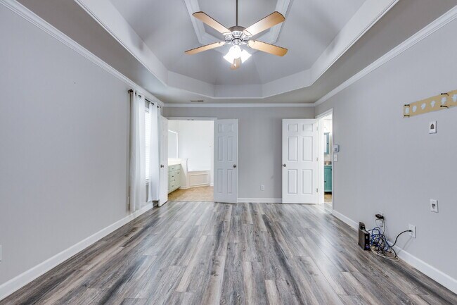 Building Photo - Spacious Spring Hill Rental in Sought-After Wades Grove Community