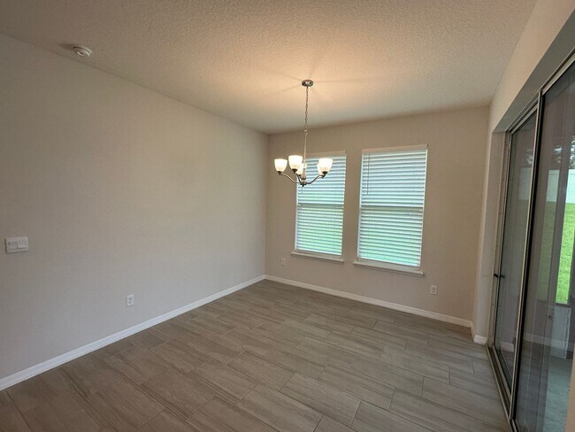 Building Photo - 4 Bedrooms/3 Baths/3 Car Garage House in L...