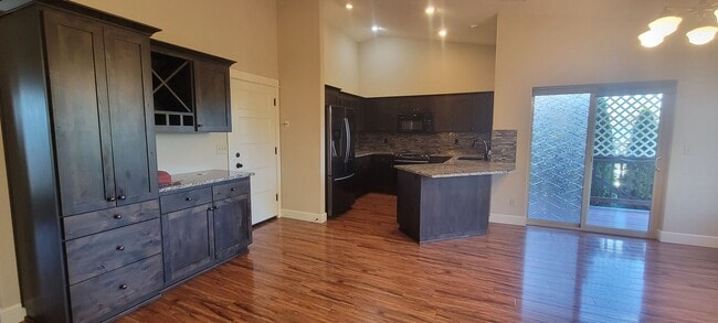 Building Photo - 125 S Ash St