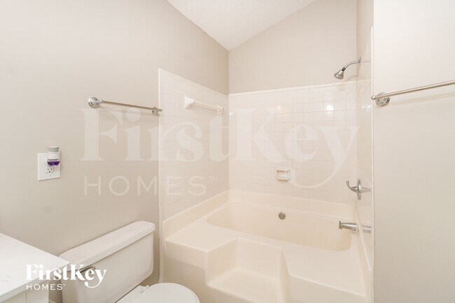 Building Photo - 5630 Poplar Hill Ct