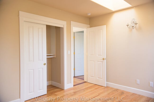 Building Photo - Urban Farmhouse! Lovely 4 Bedroom Eastside Home.
