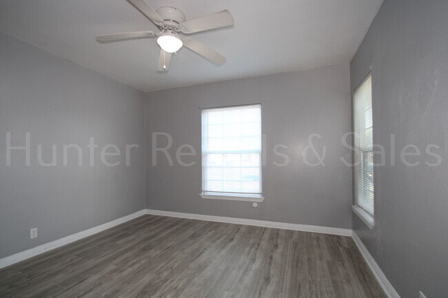 Building Photo - Well-Maintained Three-Bedroom In North Killeen!