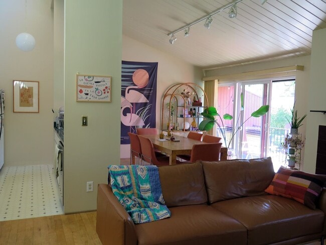 Building Photo - Two-Bedroom Condo| Parking + WiFi Included!
