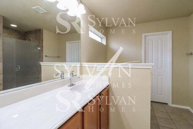 Building Photo - Gorgeous 4 bedroom brick colonial!