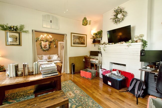 Building Photo - Charming 2-Bedroom Duplex in Prime Auburn ...