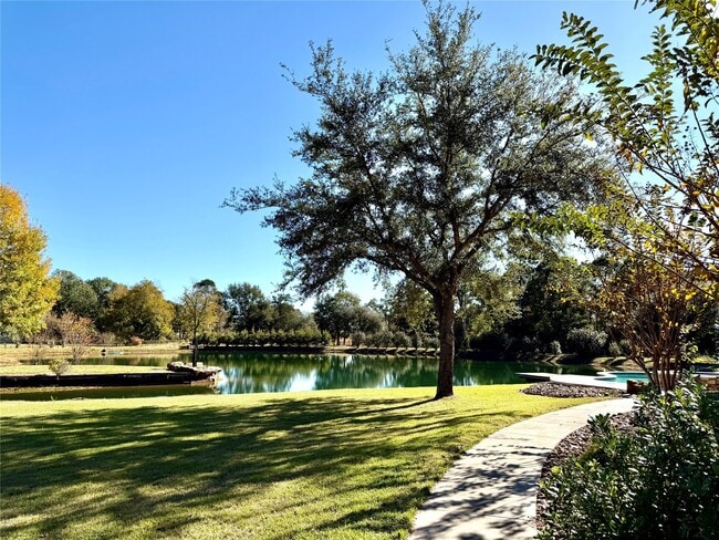 Building Photo - 1631 S Persimmon St