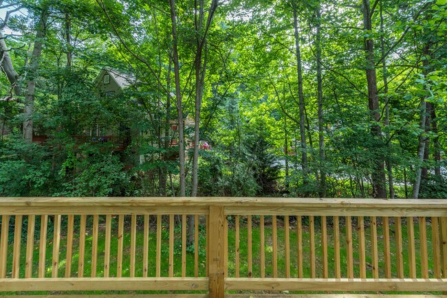 2 Private Decks - 110 Owens Creek Rd