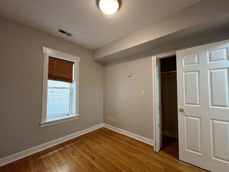 Building Photo - 4938 N Winthrop Ave