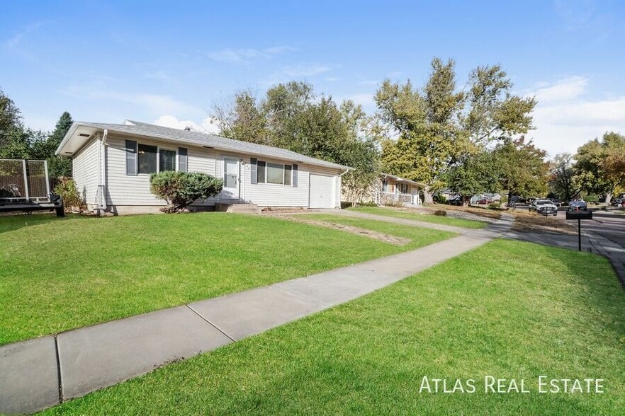 Building Photo - 828 Querida Dr