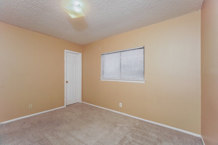 Building Photo - 9855 Raven Field Dr