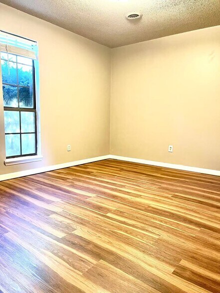 Building Photo - 1723 Todd Dr