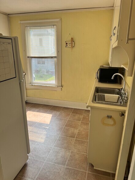 Kitchen - 333 S Boundary Ave SE