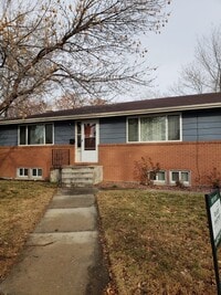 Building Photo - St1444