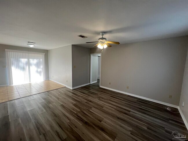 Building Photo - 842 Amberway Dr