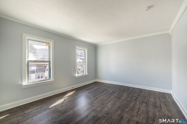 Building Photo - 92 Herkimer St