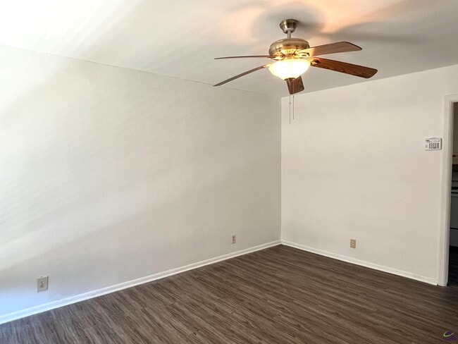 Building Photo - 3347 Thunderbird Rd