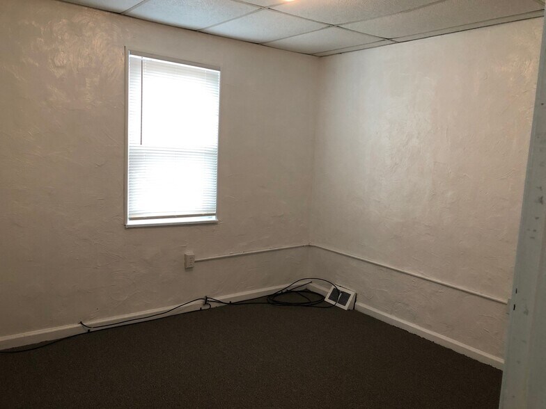 Building Photo - 50 Boundary St