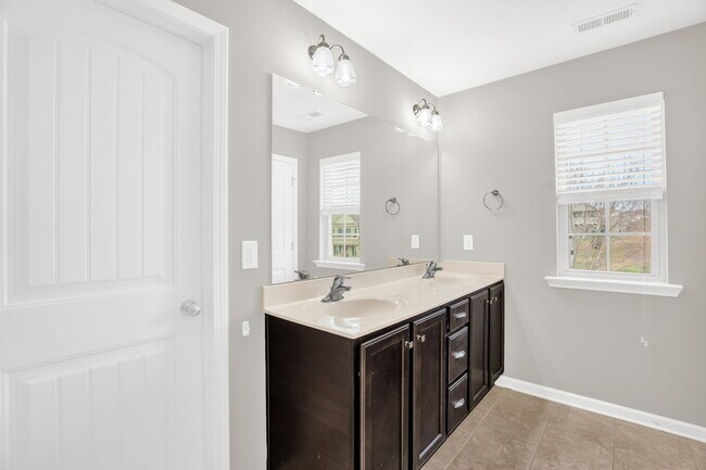 Building Photo - 602 Applecross Dr