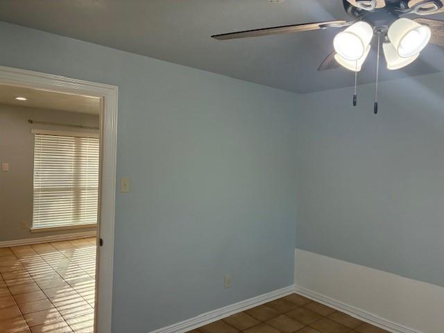 Building Photo - 425 S Oak St