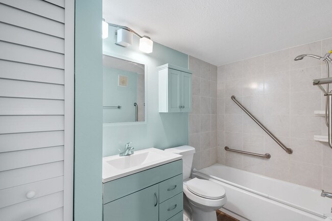 Building Photo - ONE BEDROOM APARTMENT AVAILABLE!