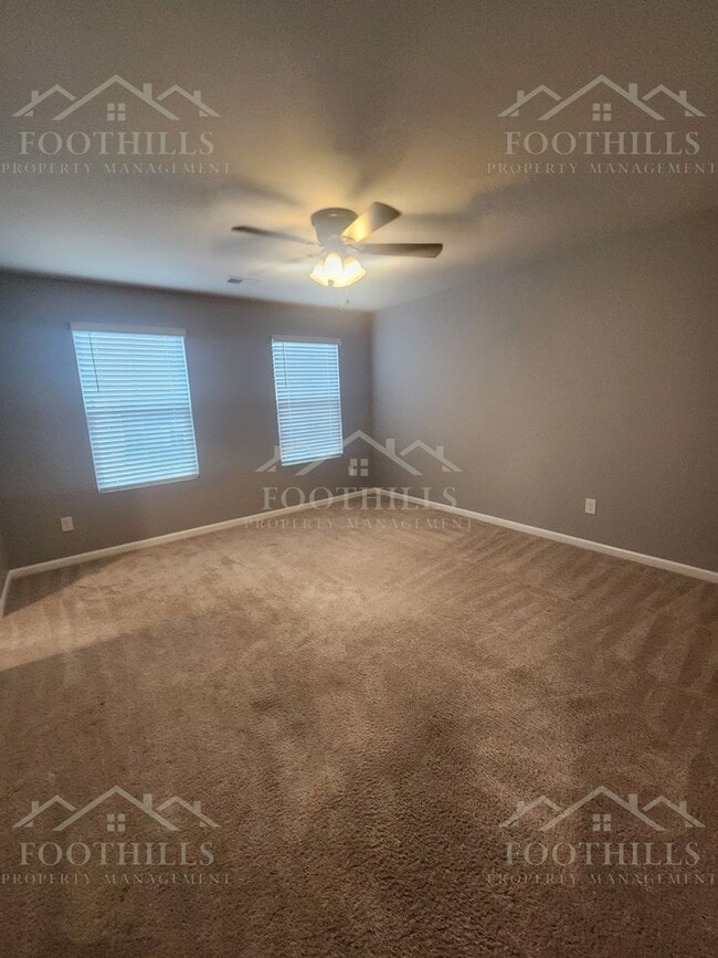 Building Photo - 18 Chalet Ct