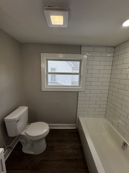 Building Photo - 409 N Elm St