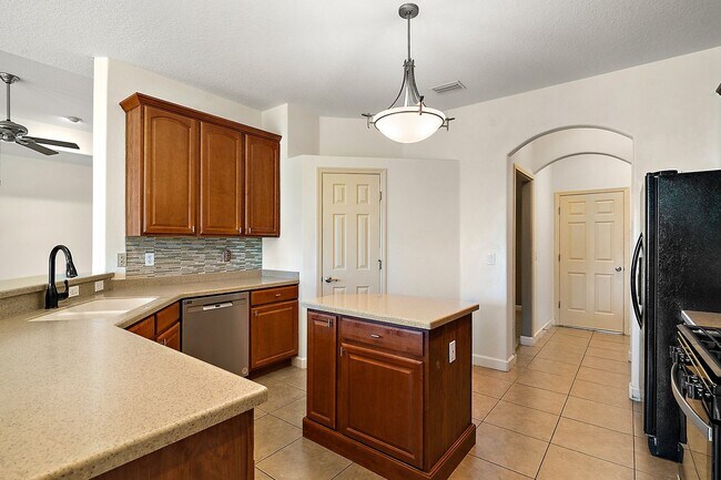 Building Photo - Gorgeous 3-Bedroom, 2-Bath in Bright Water...