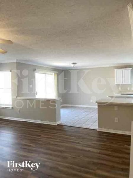 Building Photo - 301 Sunset Oaks Dr