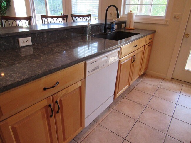 Building Photo - Osage Beach house for rent