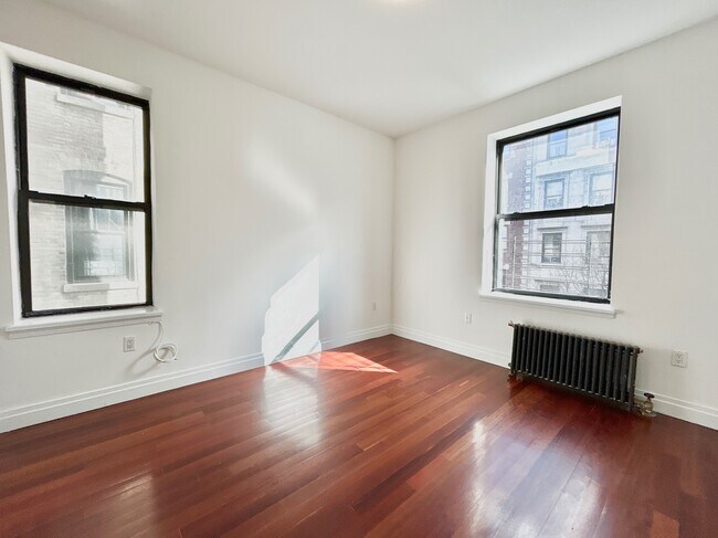 Building Photo - 607 W 137th St