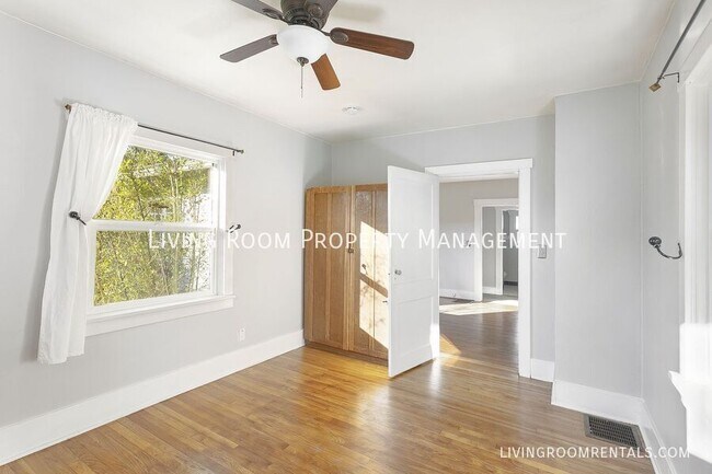 Building Photo - 2318 SE 72nd Ave