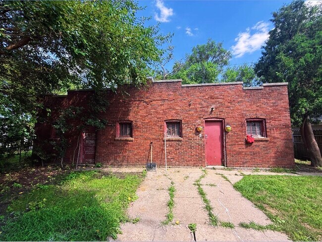 Building Photo - 6807 S Artesian Ave