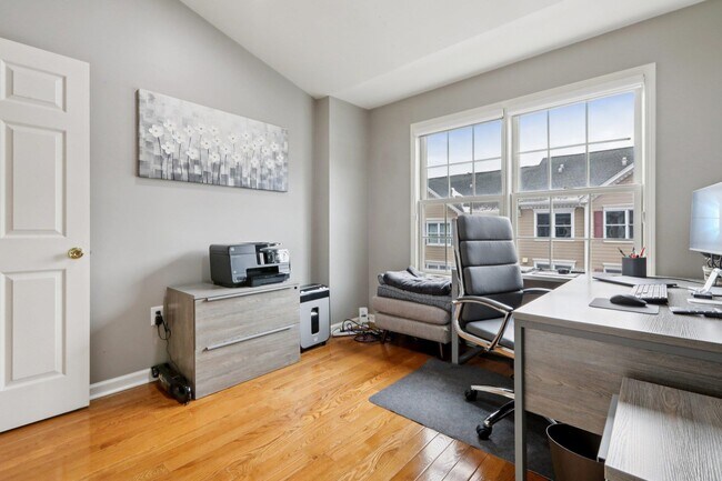 Building Photo - 273 Roslyn Ct