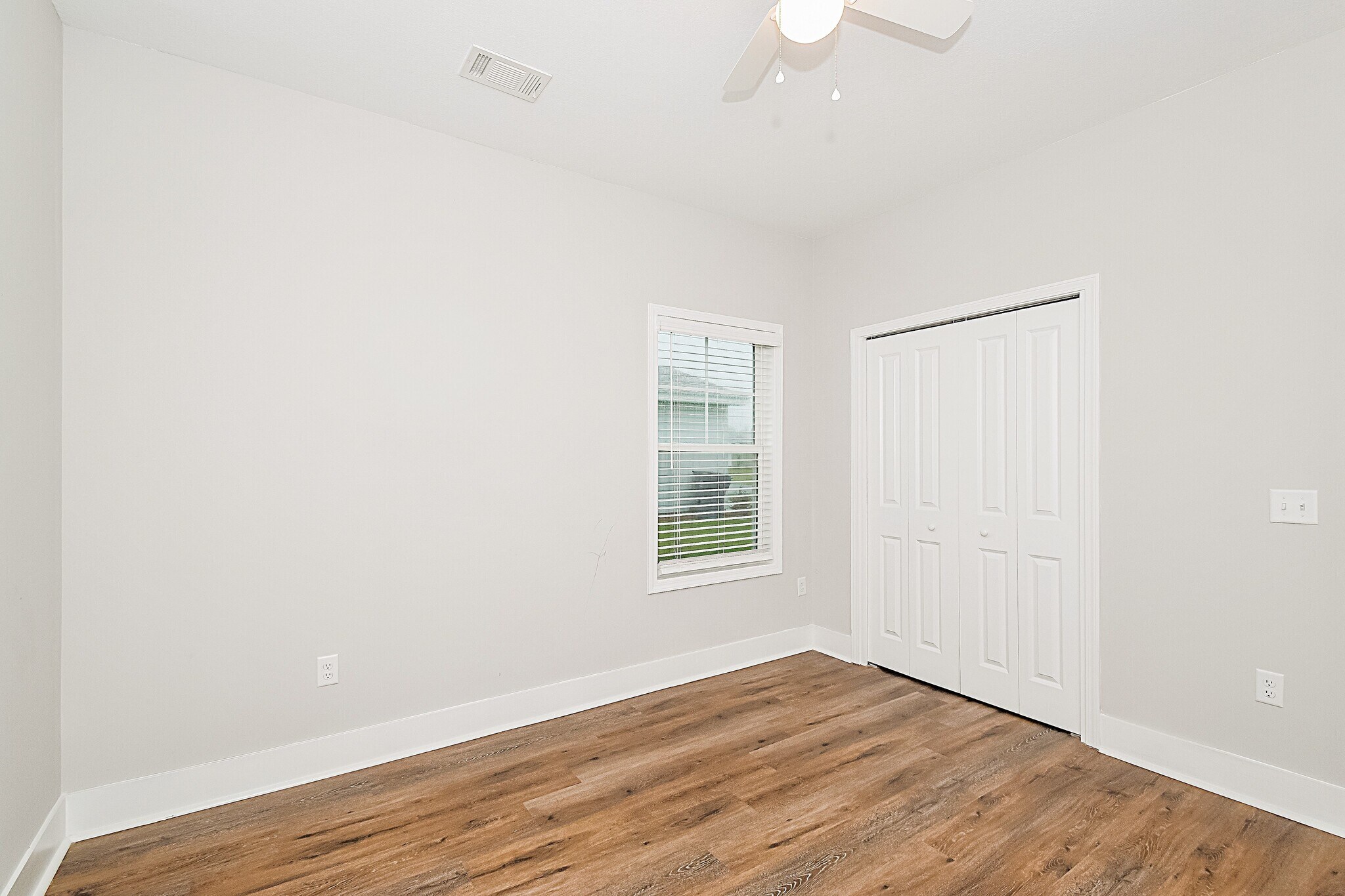 Building Photo - 1047 Autumns Wood Cir E