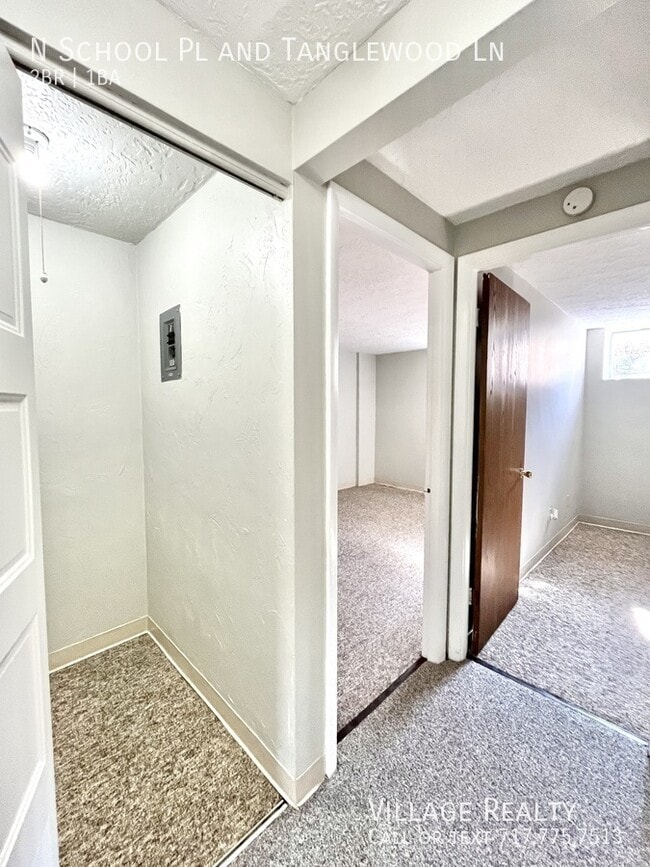 Building Photo - 343 N School Pl