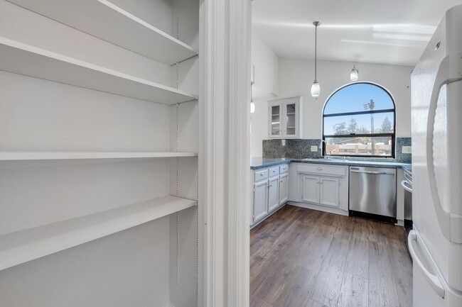 Building Photo - Charming Newly Remodeled 2 Bedroom Home in...