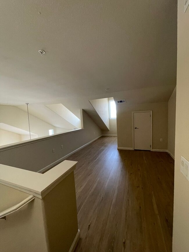 Building Photo - Vessona: Desirable Gated Community: 2bdrm 2bath with Loft!