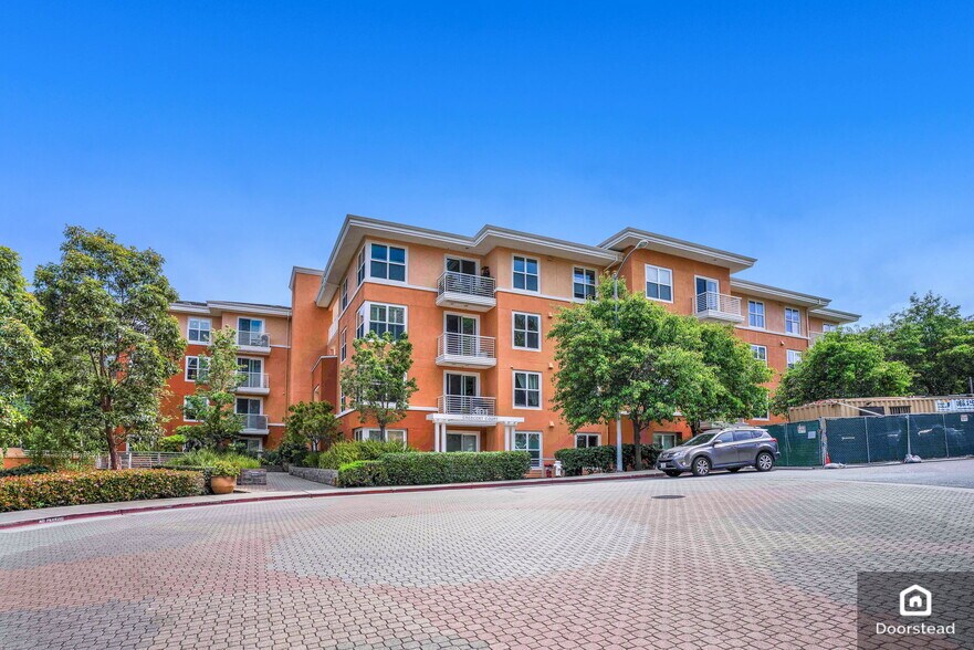 Building Photo - 301 Crescent Ct