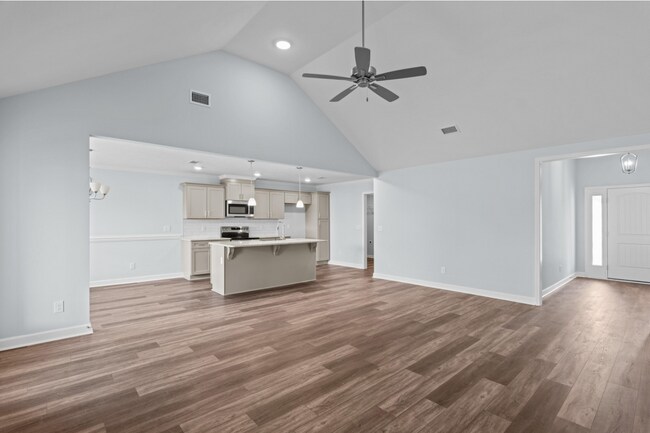 Building Photo - 8922 Snelling Dr