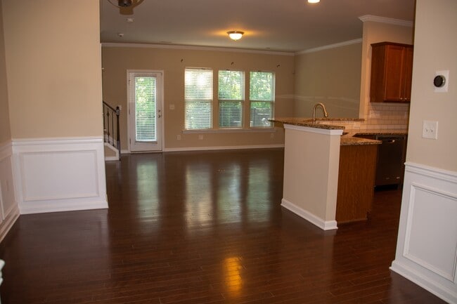 Building Photo - 122 Tuftin Dr